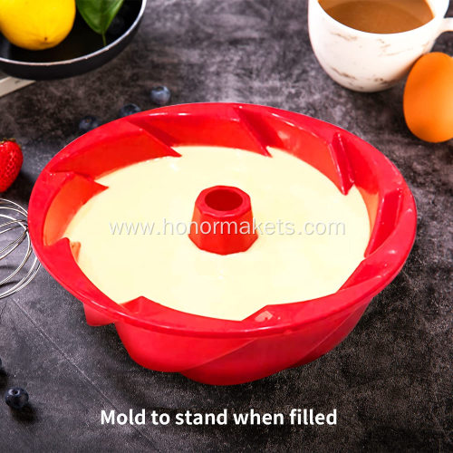 Silicone swirl cake mold